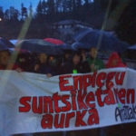 Enplegu suntsiketaren aurkako manifestazioaren argazkia.