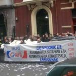 Concentraci&oacute;n de la plantilla de ALFA frente a la oficina de la Administraci&oacute;n Concursal