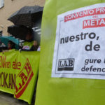 LABek konzentrazioa burutu du CRL-LHKren egoitzaren aurrean.