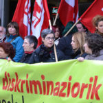 LAB sindikatua Bilboko probintzia-zuzendaritzaren aurrean elkarretaratu da.