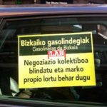 Gasolindegietako langileek gaur egindako kotxe karabararen argazkia.