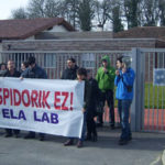 LAB eta ELA sindikatuek deituriko elkarretaratzea Gorbea Zahar Egoitzan.