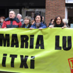 Kaleratzeen aurkako elkarretaratzea Modas Mari Luz dendaren aurrean.