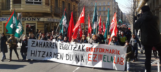 Gipuzkoako Zahar Egoitzetako langileek manifestazioa egin dute Donostian.