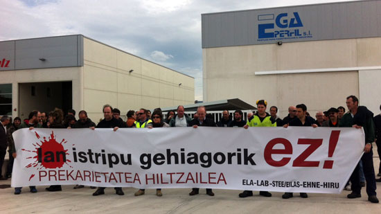 Paro de dos horas en la empresa Ega Perfil para denunciar el útimo accidente laboral mortal ocurrido en Nafarroa
