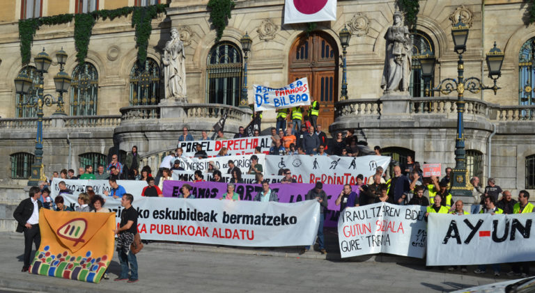 Eskubide Sozialen Kartaren aurkezpena Iruñean eta Kalejira Bilbon