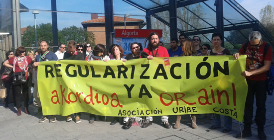 Erregularizazioaren aldeko protestak Uribe Costa Elkartean