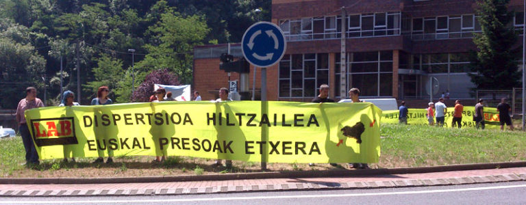 Debaldeako LABen elkarretaratzea presoen eskubideen alde