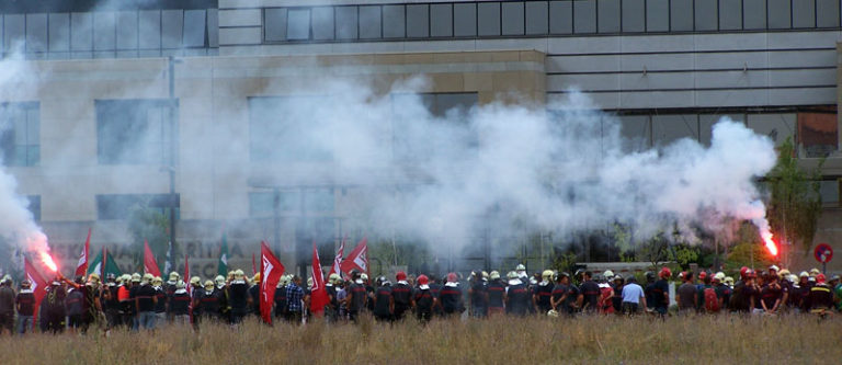 Suhiltzaileen pribatizazioaren aurkako protesta Lakuan