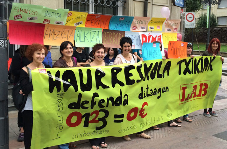 Haurreskola txikien defentsan Parlamentu aurrean izan da LAB