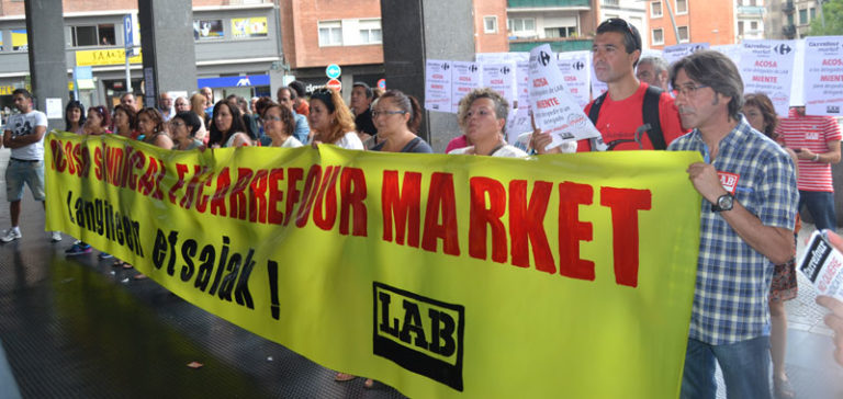 Atzo Zabalburuko Carrefour Marketen LABen egindako protesta.