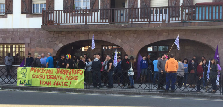 Emakume Mundu Martxaren karabana aurrera doa Euskal Herrian zehar