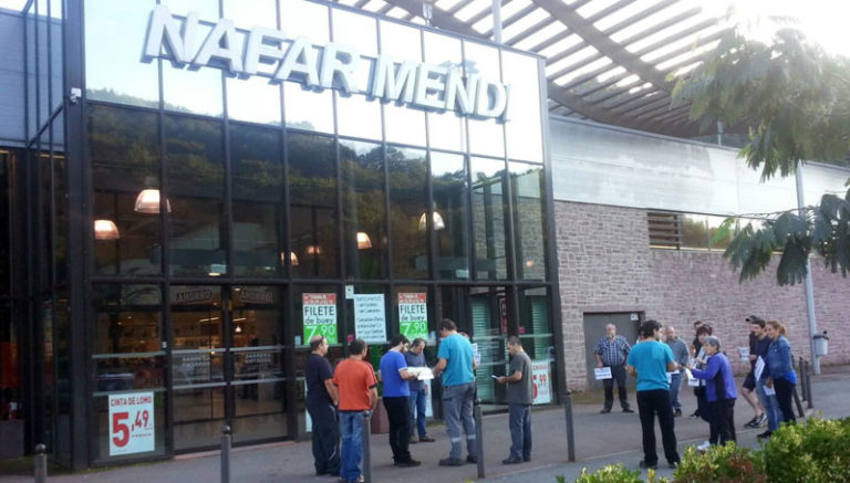 LABek Arraiotzeko HiperSimplyko langile baten kaleratzea salatu du