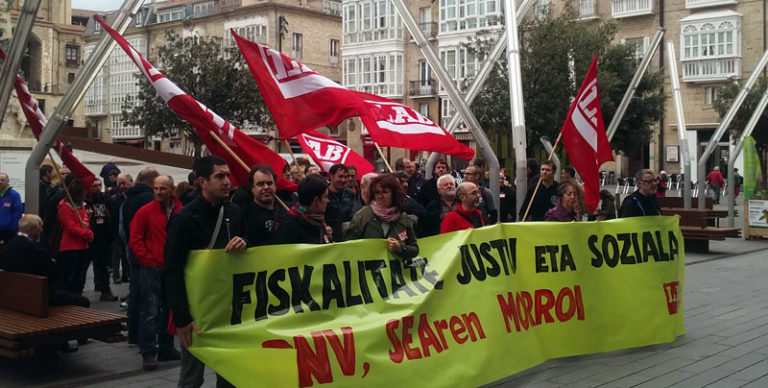 PP, PNV eta PSOE alderdiek SEA patronalarekin politika fiskalaren inguruan sinatu duten akordio salatzen dugu
