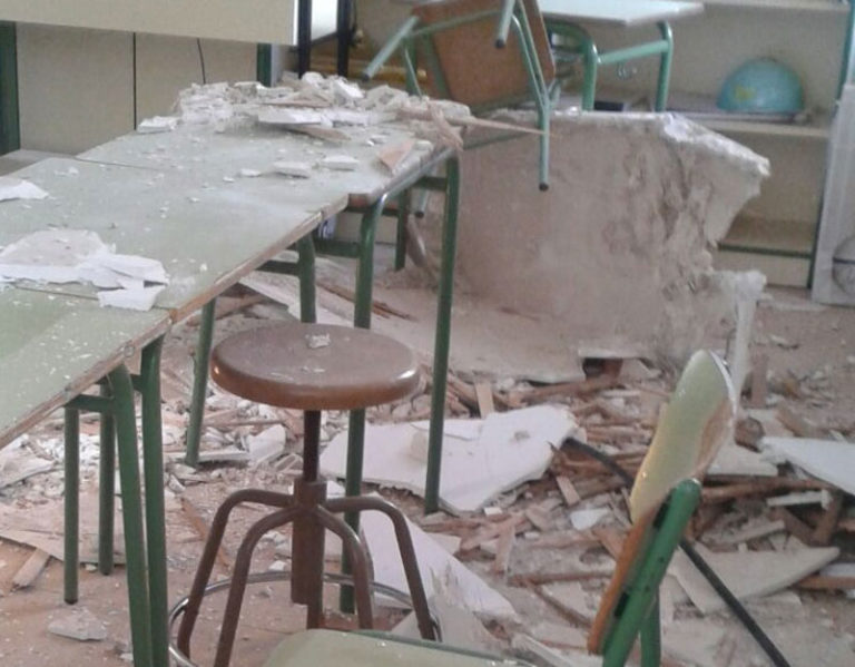 Landa eremuko eskolak zaharkituak: Erronkariko eskolan sabai zati bat erori da