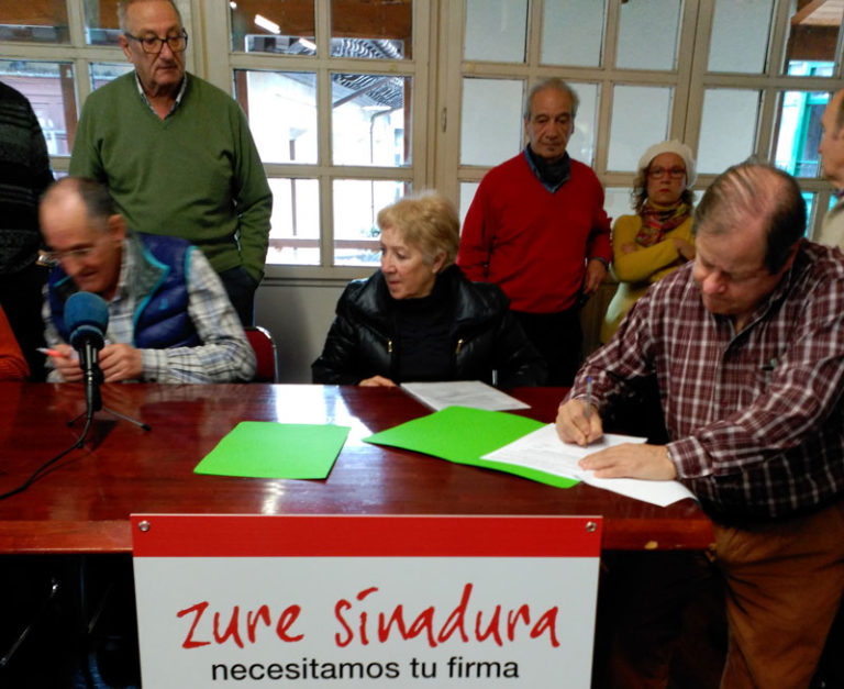 Pentsio duinen aldeko sinadura bilketa martxan da