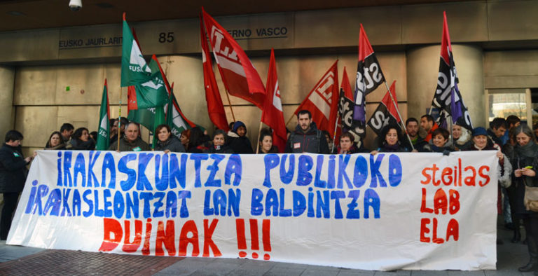 Irakaskuntza publikoko irakasleen aurkako murrizketa politikak aldarazteko mobilizatu gara