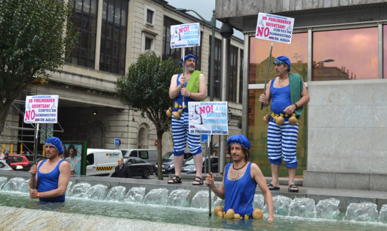 Ur publikoaren defentsan busti gara