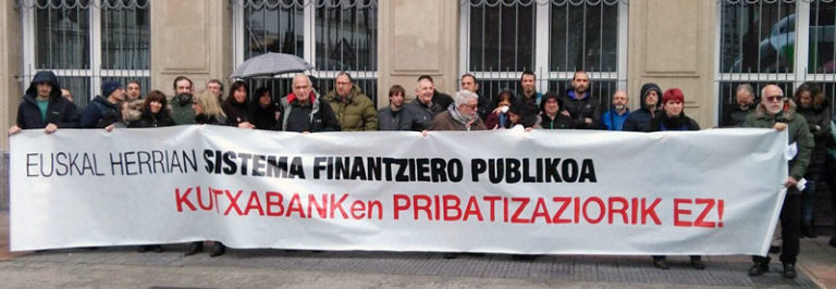 EAEko aurrezki kutxa eta banka-fundazioen lege proiektua erretiratzea exijitzen dugu