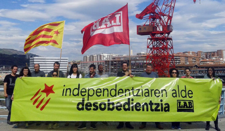 LABek bat egiten du Kataluniar herrietako erakunde eta sindikatuek sinatutako Per les llibertarts, avancem! Que cap tribunal ens faci callar manifestuarekin