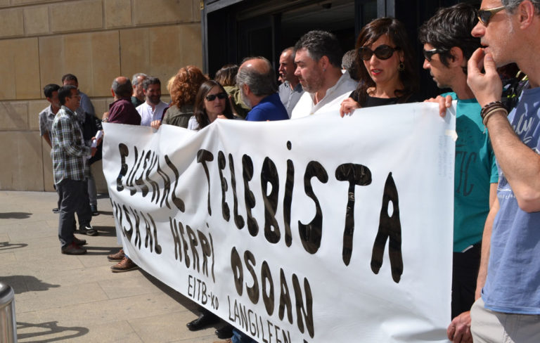 ETBren seinalea Nafarroan oztopatzearen aurka mobilizatu gara