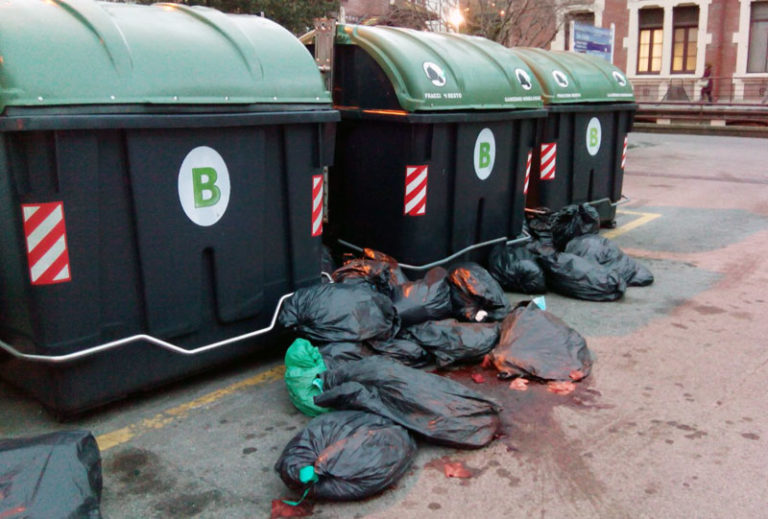 Hondakinen gaineko Basurtuko Zuzendaritzaren arduragabekeria salatzen dugu