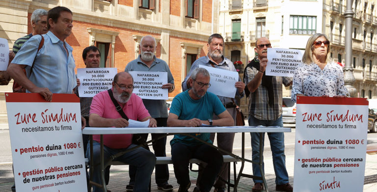 Pentsio duinak bermatzeko sinadura bilketa Nafarroan