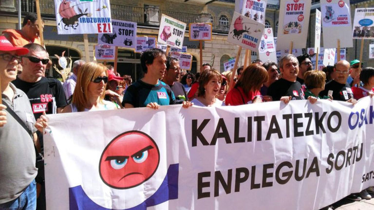 Osakidetzako langileon kontzentrazioa Santiago Ospitalean lapurtutako eskubideak berreskuratzea eskatzeko