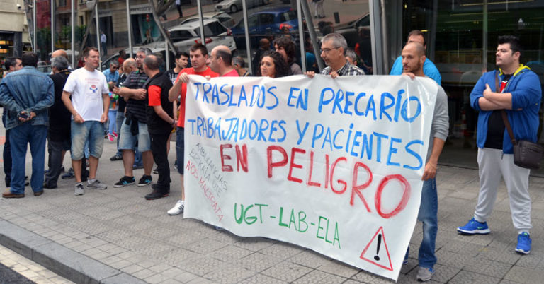 Ambulancias Bizkaiak arriskuan jartzen du euren langileen, erabiltzaileen eta euren senideen osasuna