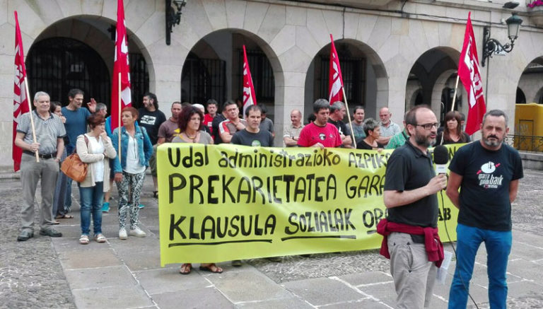 Klausula sozialak aplikatu daitezen lanean jarraitzen dugu