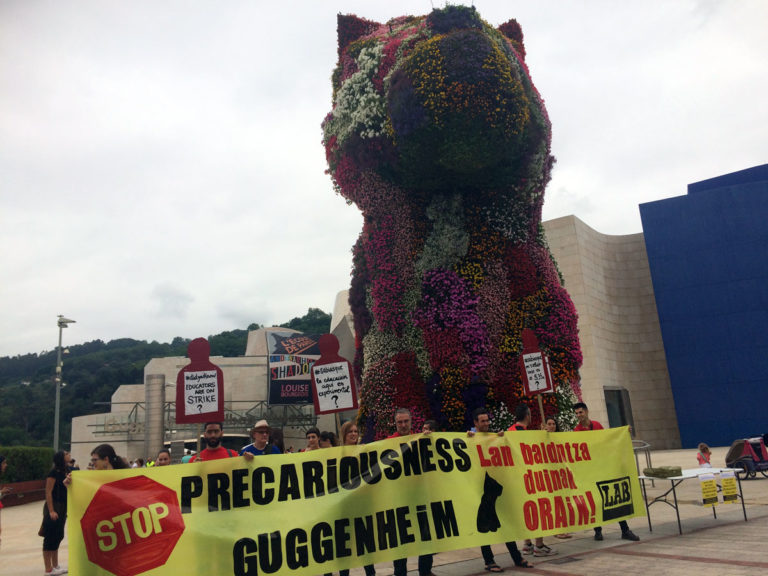 Guggenheim Museoko hezitzaileen greba prekarietatearen aurka