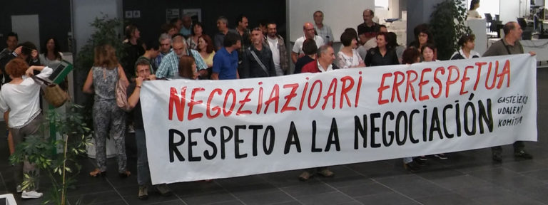 Estatuko Gobernuak agindu, EAJk eta PSOEk men egiten dute Gasteizko Udalean