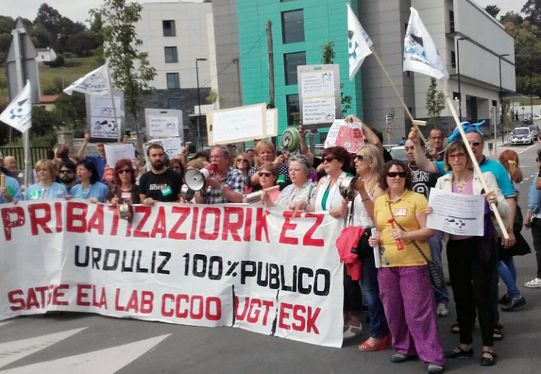 Urdulizko Ospitalea %100 publiko izateko aldarrikapena Urkulluren aurrera eraman dugu