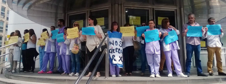 Olagibel Osasun Zentroko X Izpien Zerbitzua zabalik mantentzeko borrokan ari dira langileak