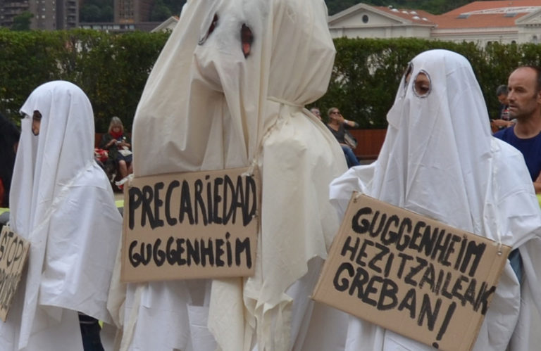 Guggenheim Museoko hezitzaileen borrokak aurrera darrai