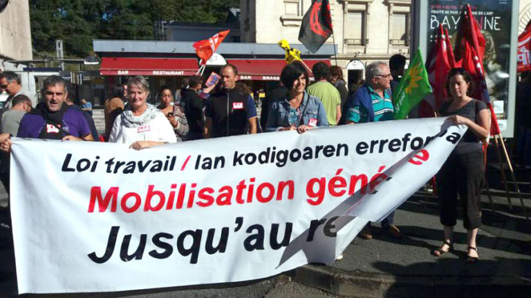 1.500 pertsona bildu gara Baionan Lan legearen kontra