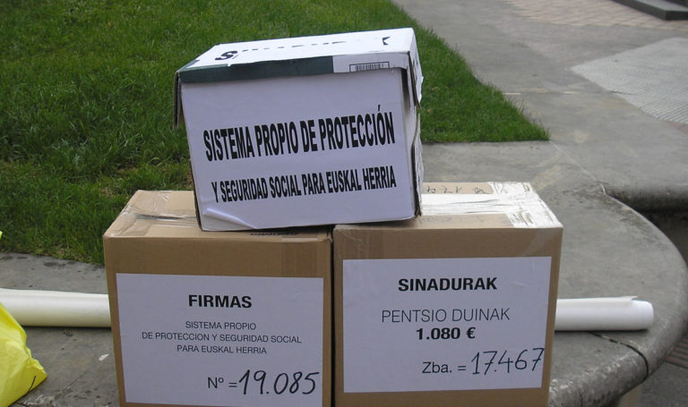 71.724 sinadura pentsio duinen alde eta babes eta gizarte segurantza sistema propioaren alde