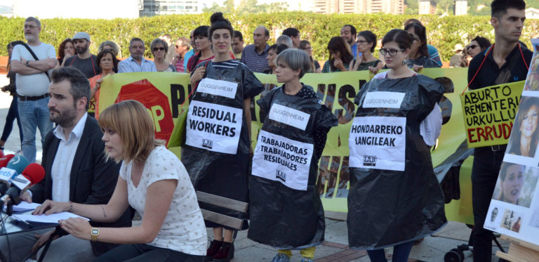 Guggenheimeko gida eta hezitzaileen aldeko atxikimendu kanpaina martxan da