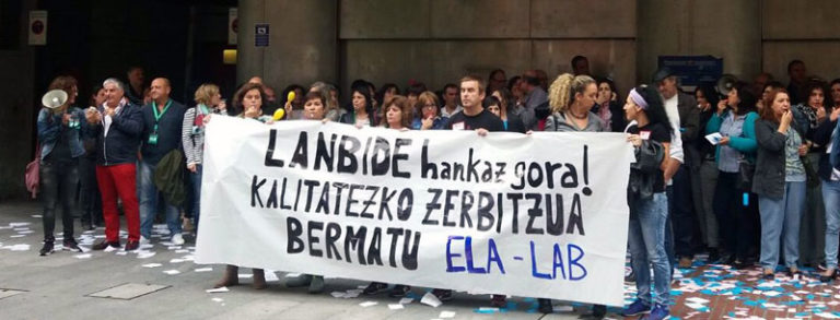 Lanbideko langileek kontzentrazioa egin dute Eusko Jaurlaritzaren aurrean Lanbideko bigarren greba egunean