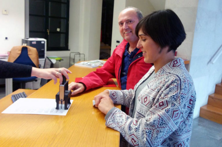 Azpikontratatutako enpresen ari direnen lan-baldintzak aztertzeko eskaera egin diogu Amurrioko Udalari