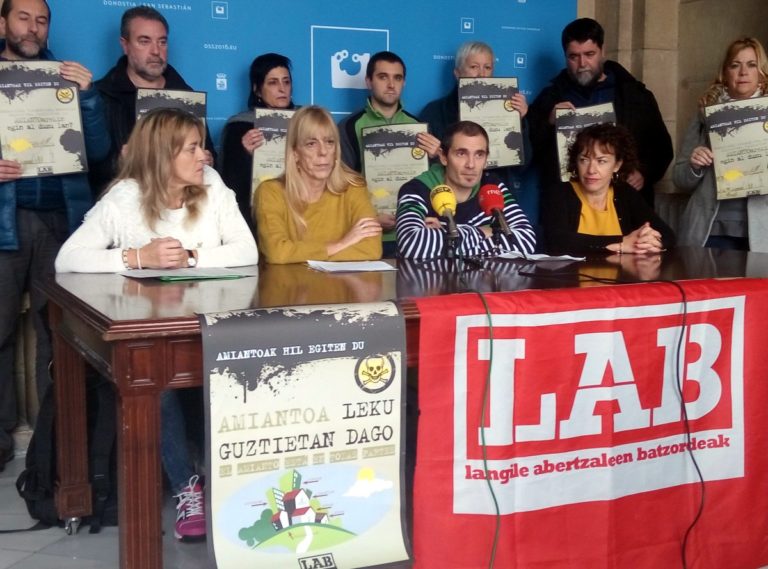 Azalpenak eta erantzukizunak eskatu ditugu, Altzako kiroldegian aurkitutako amianto arrastoa dela eta