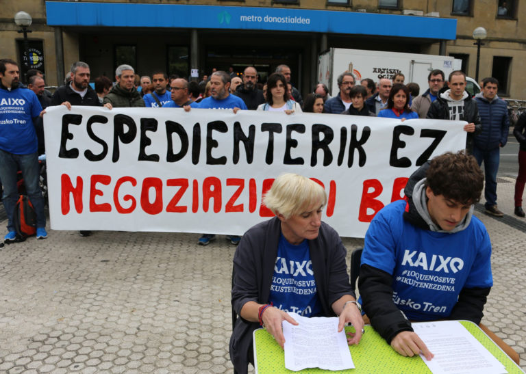 EuskoTreneko langileek zigor txostenak bertan behera uzteko exigitu dute