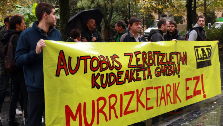 Autobus zerbitzuetan etor daitezken murrizketak oztopatu behar dira