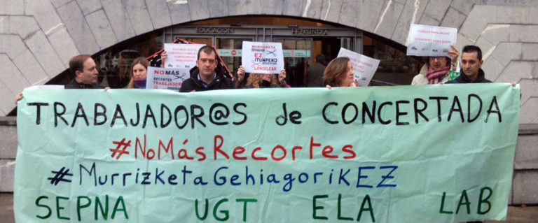 Itunpeko Irakaskuntzako liberatuak Hezkuntza Departamentuaren aurrean kontzentratu gara