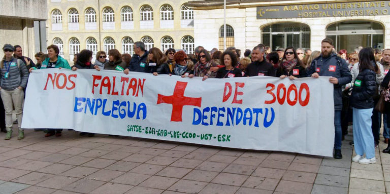 Osakidetzan aplikatu diren murrizketetan atzera egiteko eskatu dugu