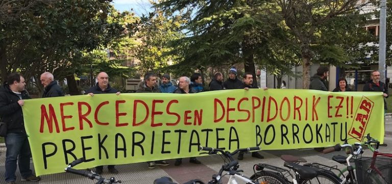 Elkarretaratzea egin dugu Mercedeseko bi langileren kaleratzearen kontra