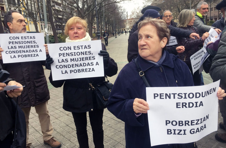 Pentsio sistema propioaren aldeko 7.306 sinadura aurkeztu dira Nafarroan