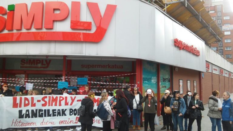 Bizkaiko elikagaien merkataritzako hitzarmenaren alde egin dute protesta