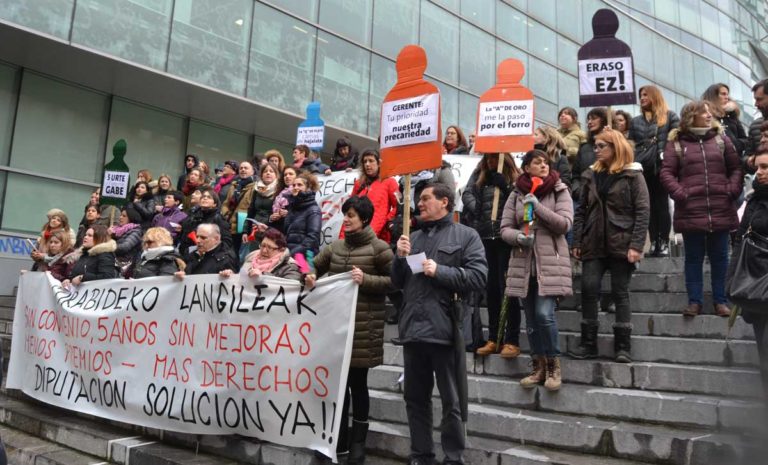 Gorabideko langileek galdutako erosahalmena berreskuratzea exigitu dute