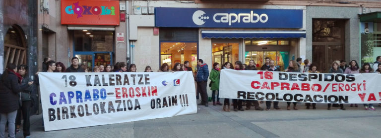 Lanuzteak Iruñeako Caprabo supermerkatuan kaleratutako 18 langileren berronartzea eskatuz